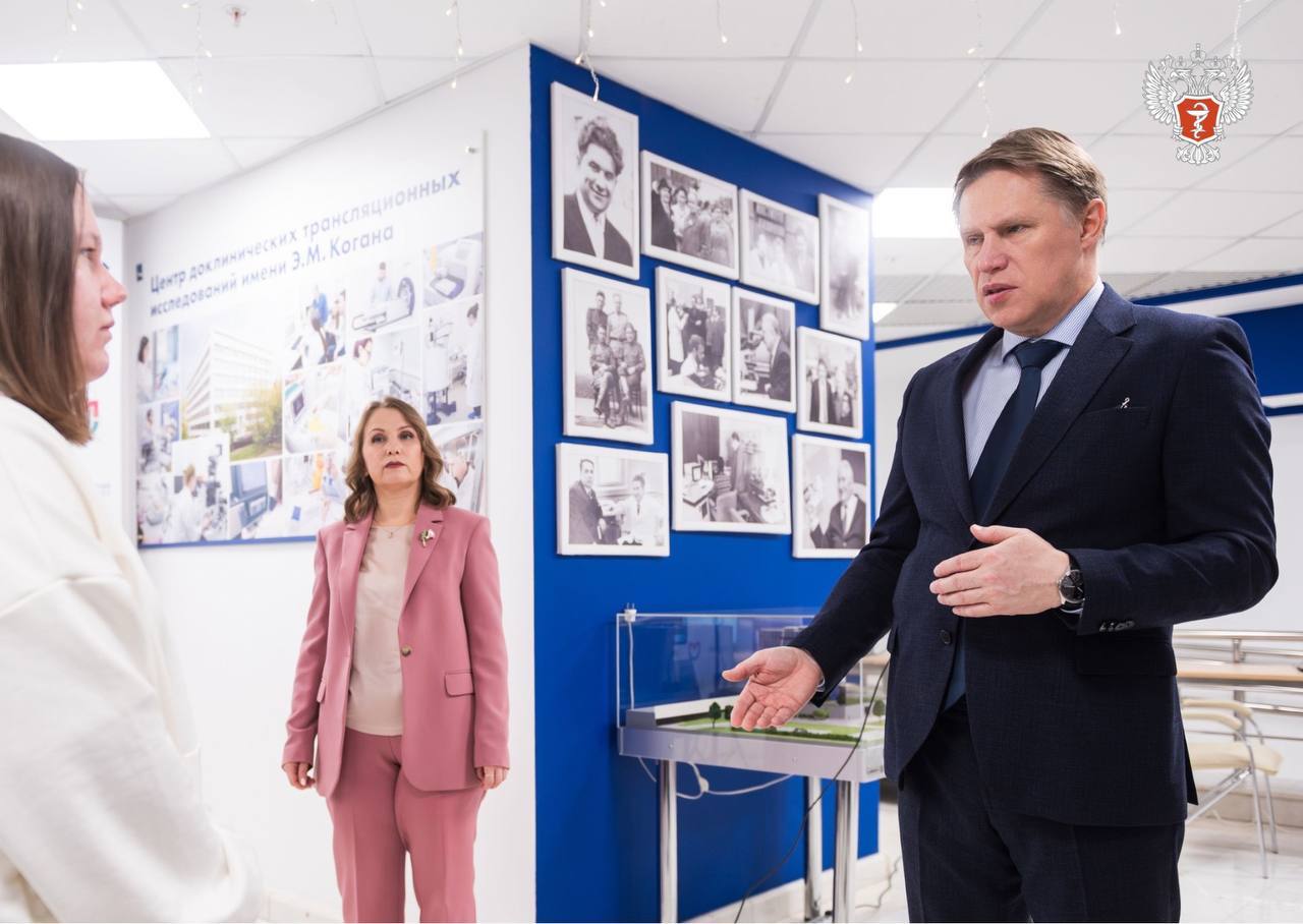 «Ёлка желаний»: Михаил Мурашко исполнил мечту 17-летней Анны из г. Кстово Нижегородской области «Ёлка желаний»: Михаил Мурашко исполнил мечту 17-летней Анны из г. Кстово Нижегородской области